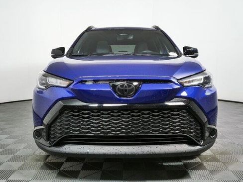 Used 2025 Toyota Corolla Cross AWD Hybrid w/ Moonroof Package image 4