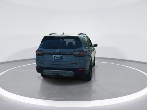 Used 2025 Honda Pilot TrailSport image 8