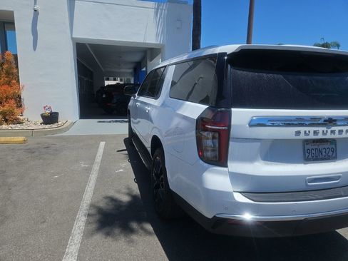 Used 2023 Chevrolet Suburban LT w/ Luxury Package RWD image 6