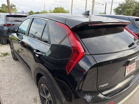 Used 2025 Kia Niro LX FWD image 3