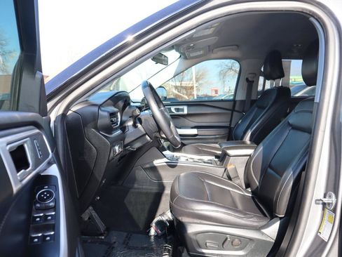 Used 2021 Ford Explorer XLT w/ Equipment Group 202A RWD image 19