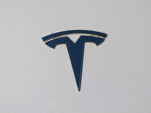 Used 2022 Tesla Model Y Long Range image 13