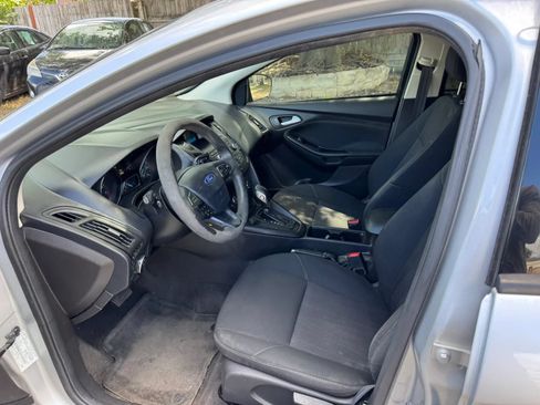 Used 2018 Ford Focus SE FWD image 12