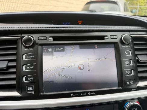 Used 2016 Toyota Highlander Limited Platinum AWD/4WD image 19