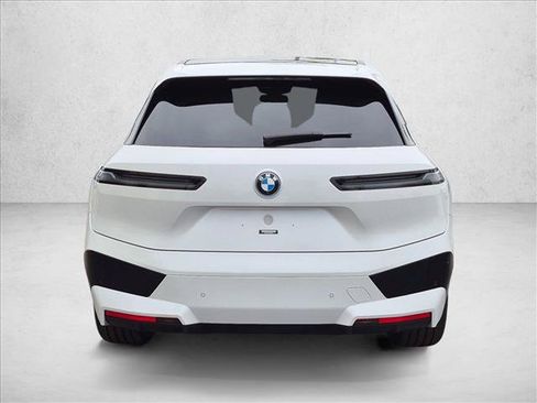 Used 2023 BMW iX xDrive50 w/ Premium Package AWD/4WD image 7