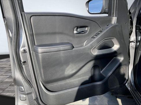 Used 2025 Nissan Frontier SV w/ SV Convenience Package RWD image 24