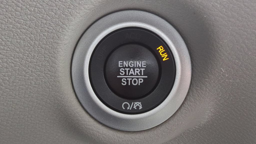 Used 2024 Chrysler Pacifica Touring-L FWD image 21