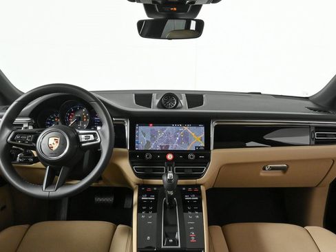 Certified 2025 Porsche Macan AWD image 17