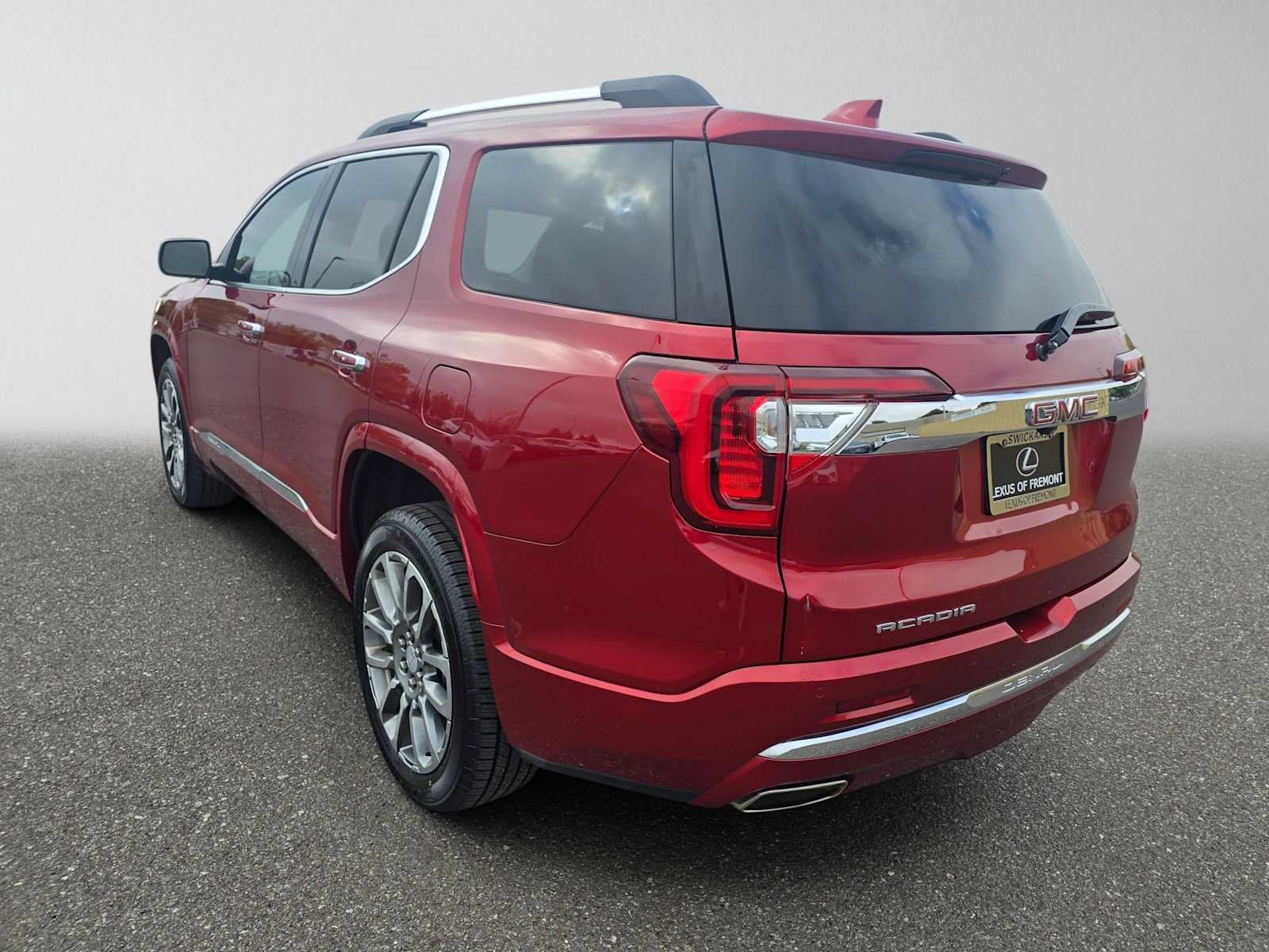 Used 2023 GMC Acadia Denali FWD image 5