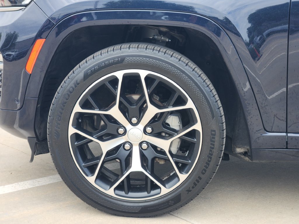 Used 2023 Jeep Grand Cherokee Summit AWD/4WD image 10
