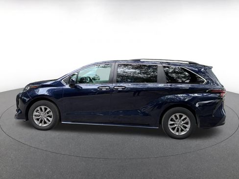 Used 2024 Toyota Sienna XLE FWD image 8