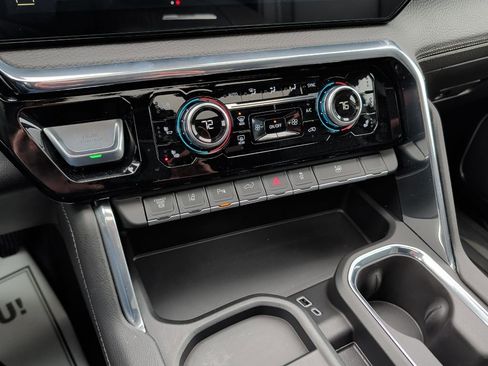 Used 2025 GMC Sierra 3500 Denali w/ Denali Reserve Package image 25