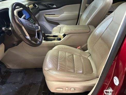 Used 2019 GMC Acadia Denali image 11