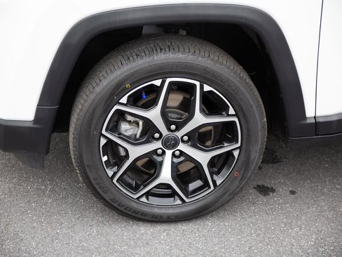Used 2025 Jeep Compass Limited AWD/4WD image 9