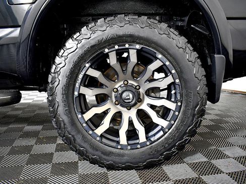 Used 2017 Nissan Titan Platinum Reserve image 48