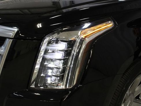 Used 2020 Cadillac Escalade ESV Luxury RWD image 35
