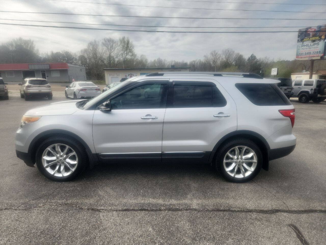 Used 2015 Ford Explorer XLT w/ Equipment Group 202B FWD image 1