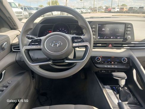 Used 2023 Hyundai Elantra SEL image 24