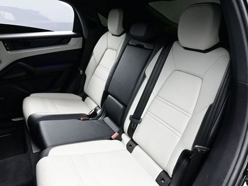 Certified 2024 Porsche Cayenne Coupe AWD/4WD image 14