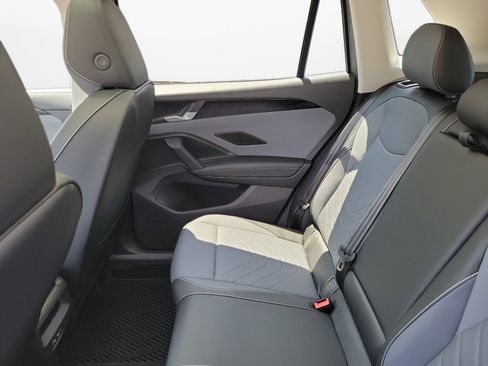 New 2026 Volkswagen Tiguan SE FWD image 13