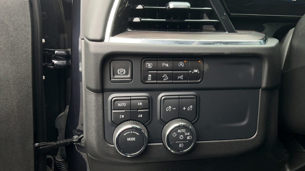 Used 2025 Chevrolet Suburban Z71 AWD/4WD image 27