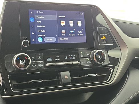 Used 2023 Toyota Highlander L image 21