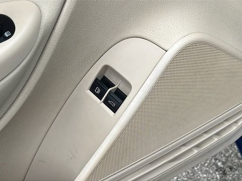 Used 2012 Volkswagen Eos Komfort image 11