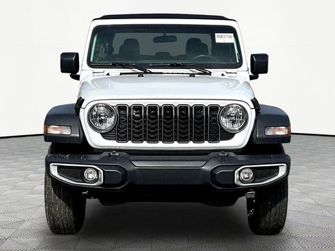 Used 2024 Jeep Gladiator Sport image 2