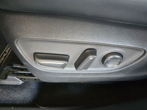 Used 2024 Toyota Highlander XLE image 25