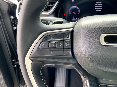 Used 2024 Jeep Grand Cherokee Laredo X AWD/4WD image 19