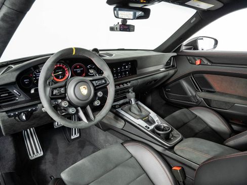 Certified 2025 Porsche 911 GT3 RS RWD image 4