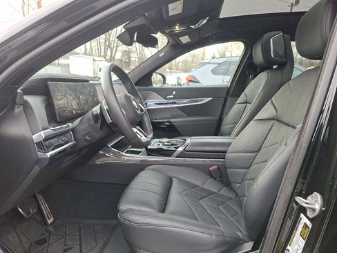 Used 2023 BMW 740i w/ Parking Assistance Package image 13