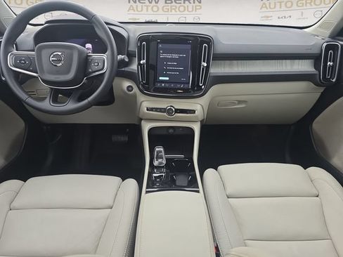 Certified 2024 Volvo XC40 B5 Plus w/ Climate Package AWD/4WD image 10
