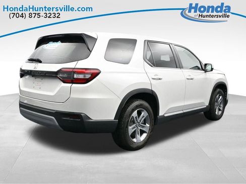 Used 2025 Honda Pilot EX-L image 8