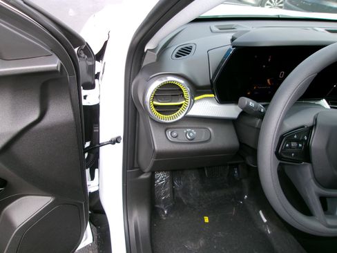 New 2026 Chevrolet Trax LT image 15