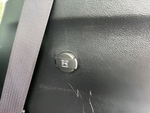 Used 2025 Chrysler Pacifica Select image 40