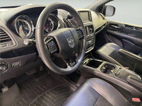 Used 2015 Dodge Grand Caravan SXT FWD image 16