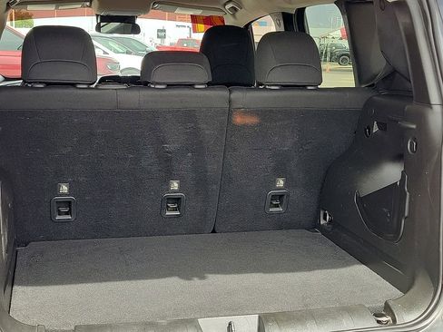 Used 2021 Jeep Renegade Latitude FWD image 15