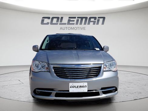 Used 2015 Chrysler Town & Country Touring FWD image 8
