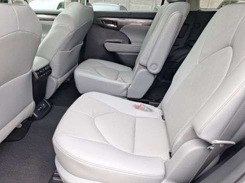 Used 2021 Toyota Highlander Platinum FWD image 31