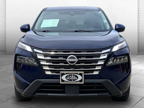 Used 2025 Nissan Rogue SV FWD image 2