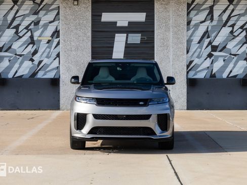 Used 2024 Land Rover Range Rover Sport image 3