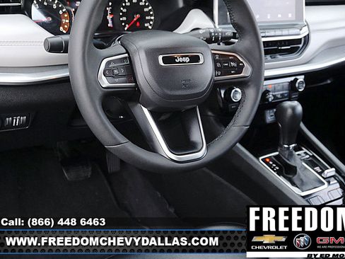 Used 2025 Jeep Compass Limited image 24