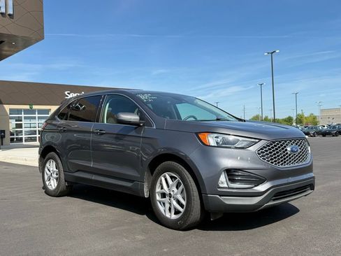 Used 2024 Ford Edge SEL w/ Convenience Package image 3