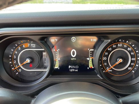 Used 2025 Jeep Wrangler Rubicon AWD/4WD image 22