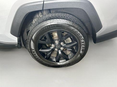 Used 2021 Toyota RAV4 LE FWD image 11