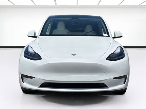 Used 2023 Tesla Model Y Long Range AWD/4WD image 2
