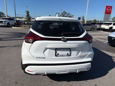Certified 2025 Nissan Kicks Play S image 9