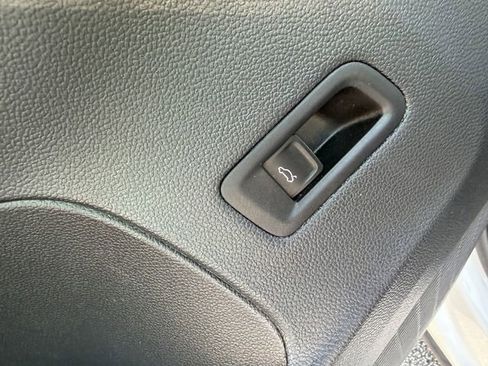 Used 2025 Volkswagen Atlas SE image 12