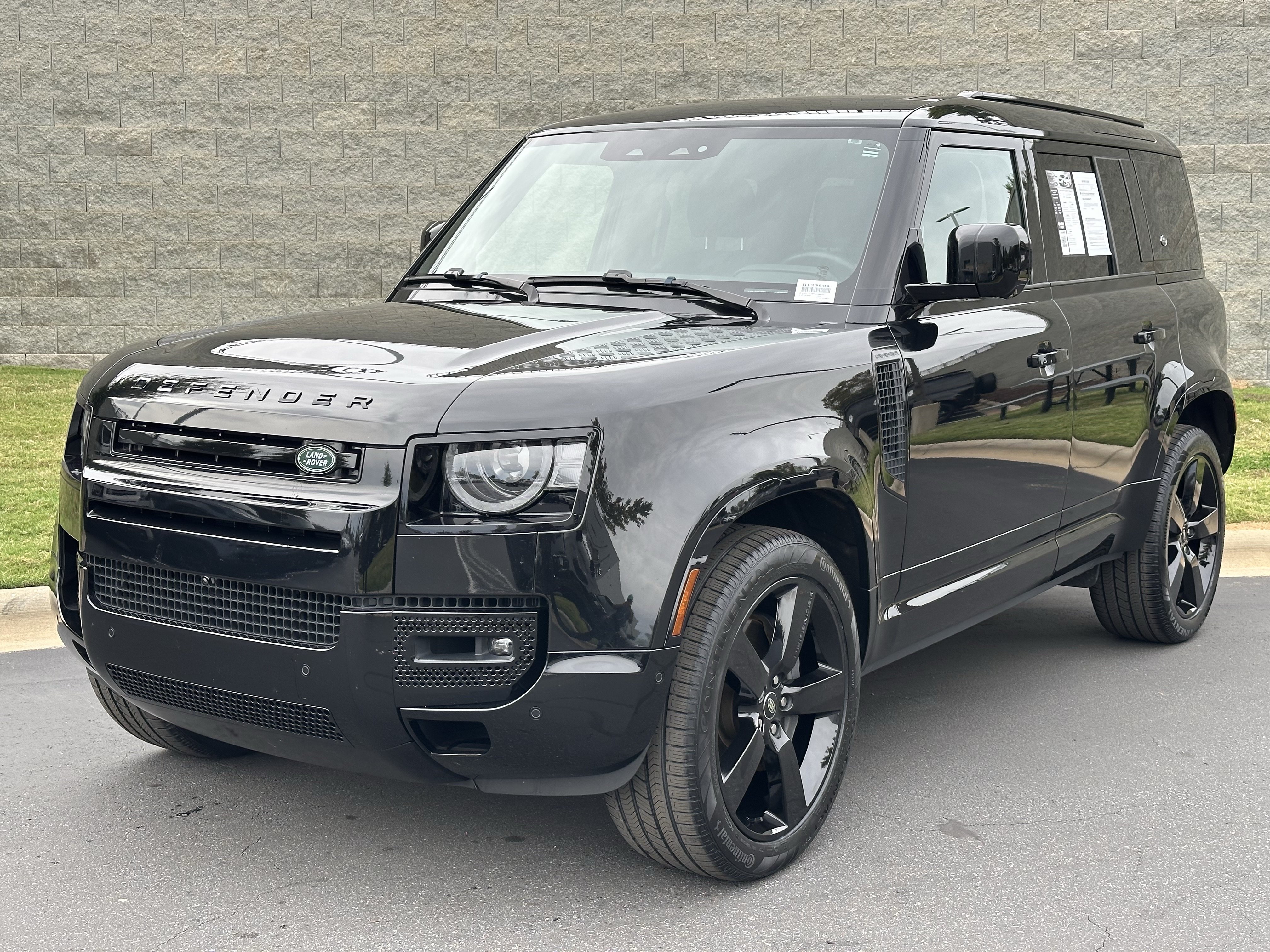 Certified 2024 Land Rover Defender 110 X-Dynamic SE AWD/4WD image 2